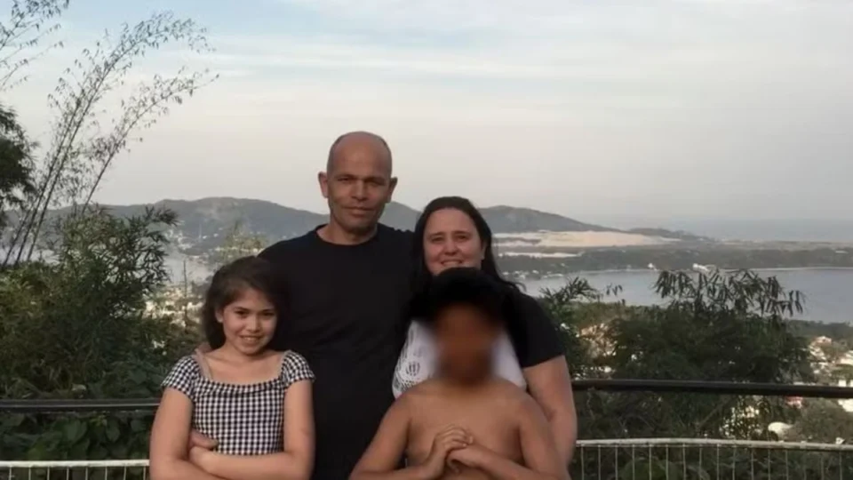 Adolescente que matou os pais diz o que sentia pela irmã