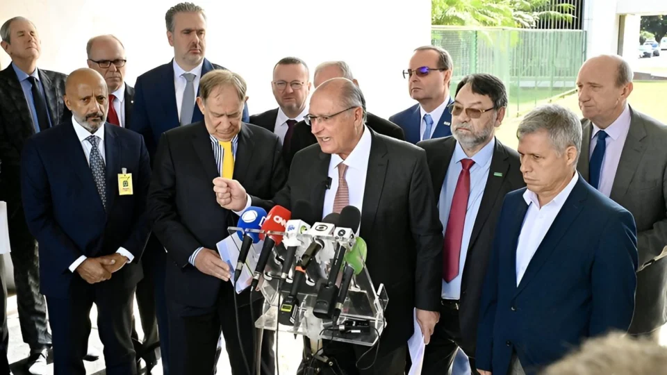 Indústria, economia e manter empregos são prioridade no RS, diz Alckmin