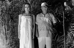 Anitta publica fotos em terreiro de candomblé e anuncia novidade