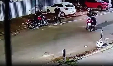 VÍDEO: homens em motos fazem arrastão na Praça 14 em Manaus