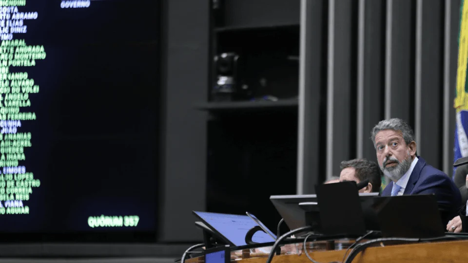 Arthur Lira recorre de arquivamento de processo contra Felipe Neto