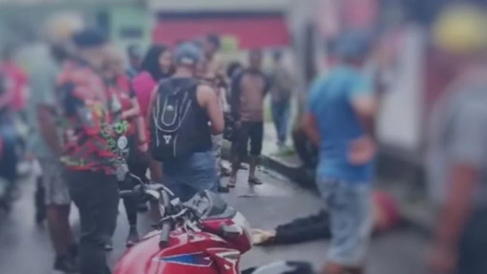 VÍDEO: homem é atropelado logo após assaltar banca em Manaus