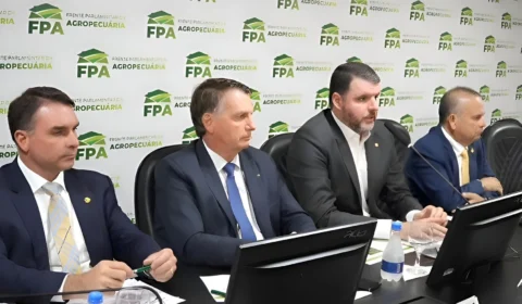 Saiba por que Bolsonaro se reuniu com deputados nesta terça