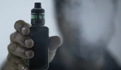 Senado debate regulamentação do cigarro eletrônico