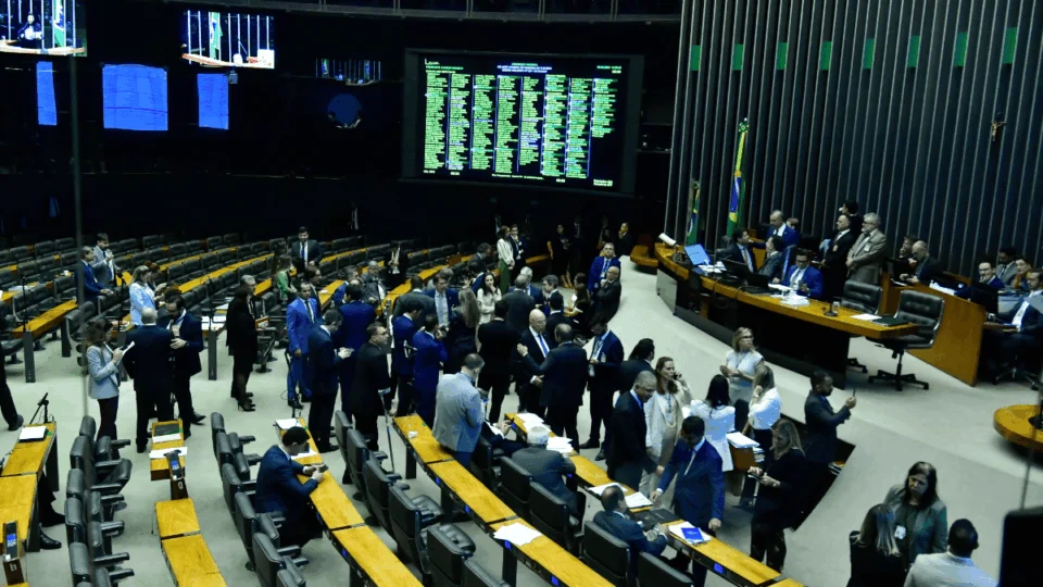 Congresso derruba veto parcialmente e garante R$ 3,6 bi em emendas