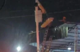 VÍDEO GRAVE: homem sofre descarga elétrica em Manaus