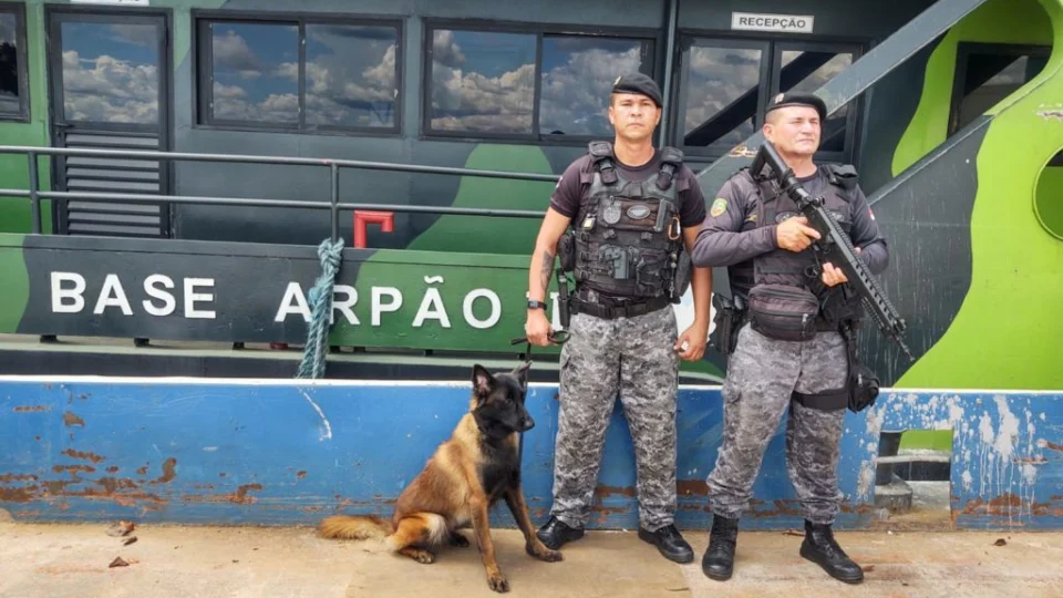 Dupla que não sabia nadar é resgatada com vida após cair no Rio Negro