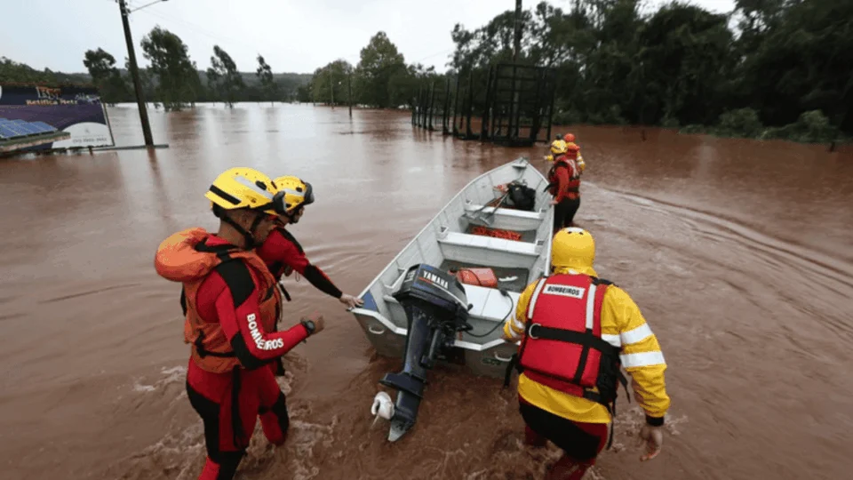 GDF envia grupo de bombeiros para ajudar no desastre do Rio Grande do Sul