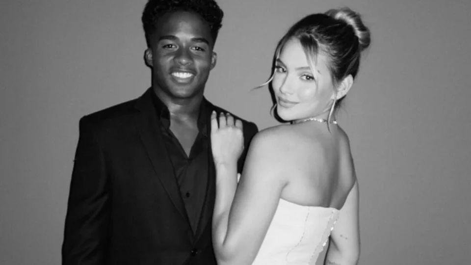 Namorada de Endrick alfineta a sogra de um jeito bem diferente na internet