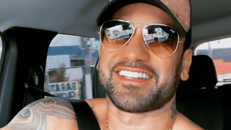 EX-BBB Hadson Nery revela quanto ganhou vendendo foto nu no Privacy