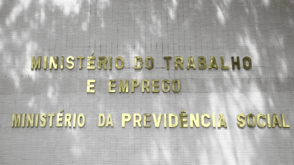 MTE libera parcelas de seguro-desemprego e FGTS para RS