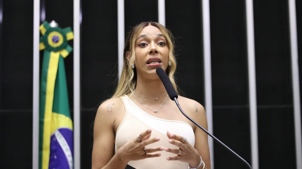 Fim da escala 6×1: Cresce número de assinaturas; saiba quem está apoiando e entenda a PEC