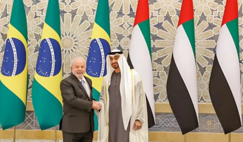 Emirados Árabes dizem para Lula que vão enviar três aviões com doações para o RS