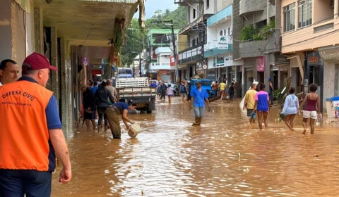 Senador quer isentar tarifa de luz para vítimas de enchentes