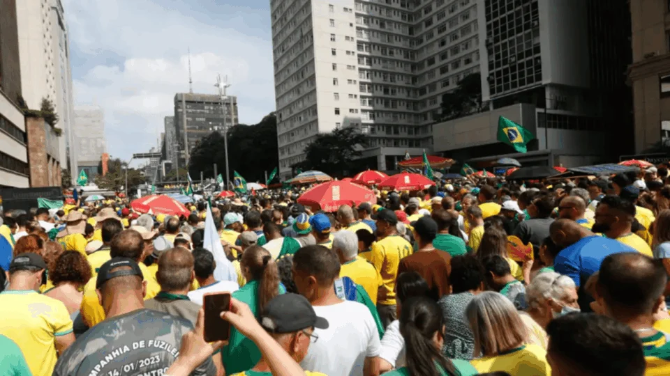 Manifestação ‘Fora Lula’ é convocada por deputada; saiba onde