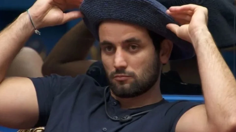 Quanto Matteus arrecadou com leilão de boina em prol do RS? Veja valor