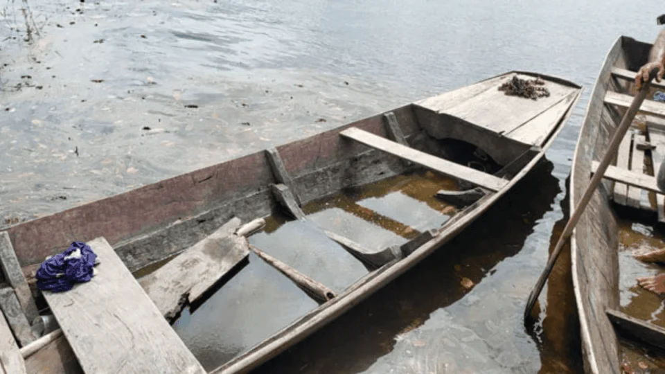 Pescador é encontrado morto com marcas de tiro em canoa no AM