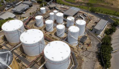 Governo pretende recomprar refinaria da Amazônia privatizada por Bolsonaro