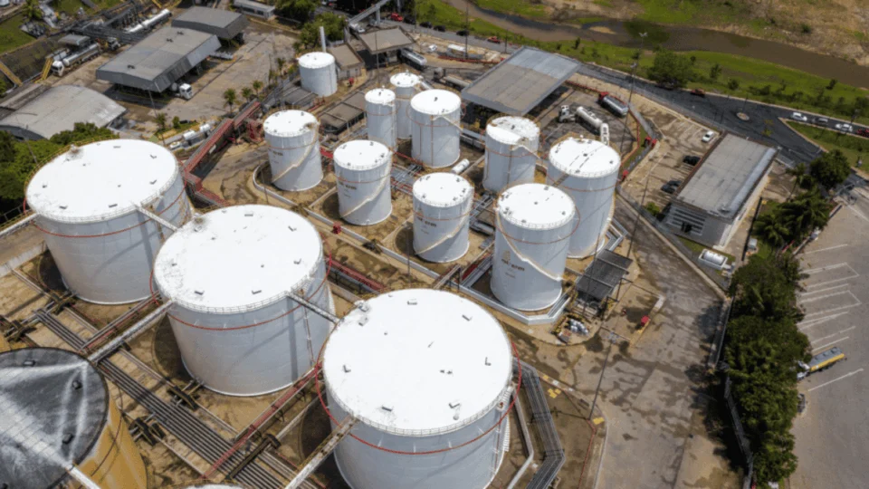 Governo pretende recomprar refinaria da Amazônia privatizada por Bolsonaro