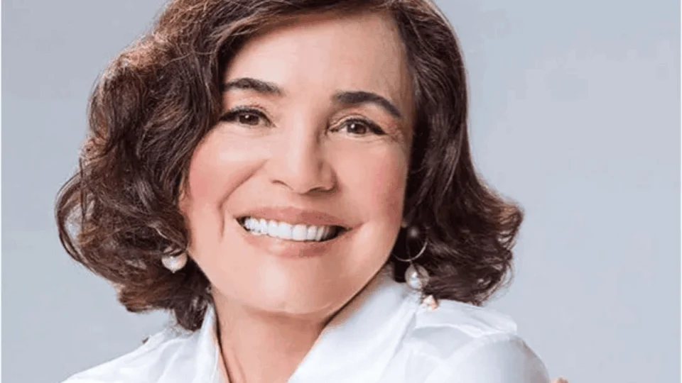 Regina Duarte recebe alerta do Instagram após fake news sobre o RS