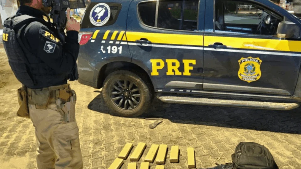 Adolescente venezuelana, abandonada por família em Roraima, é apreendida com 10kg de maconha