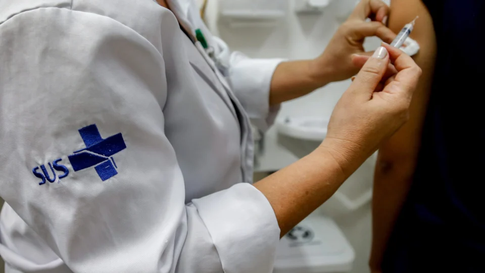 Veja onde se vacinar contra covid-19 no DF neste sábado (3)