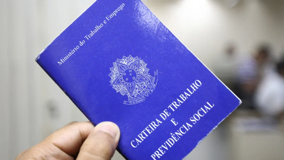 Governo vai garantir 2 meses de salário a trabalhadores do RS