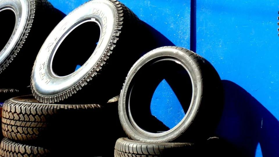 Caminhoneiros podem ficar isentos de impostos na compra de pneus