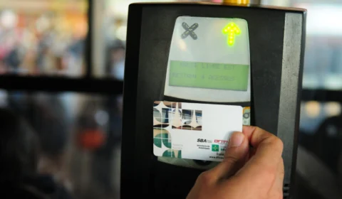 Estudantes com frequência escolar terão direito a transporte gratuito