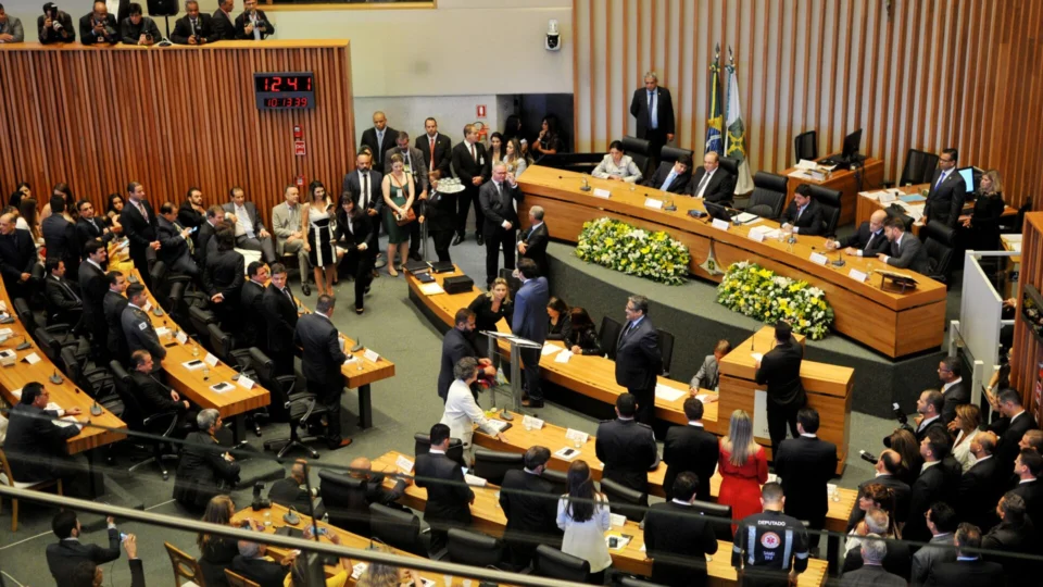 DF: deputados aprovam projeto de combate à crises na saúde