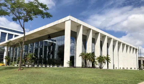 Greve dos profissionais da enfermagem; Justiça é contra e quis impedir