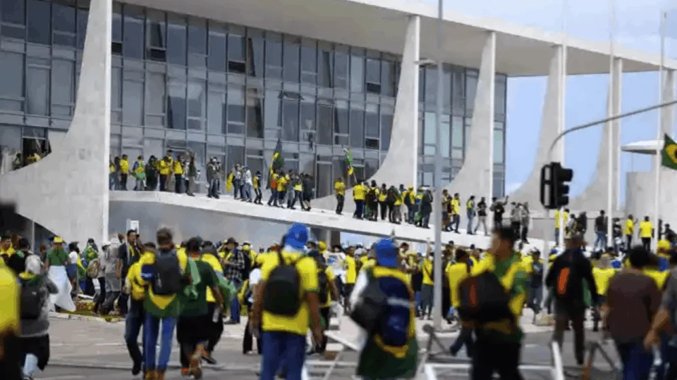 Moraes manda prender 200 envolvidos nos atos do dia 8 de janeiro