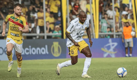 Amazonas vence o Brusque com gol de bicicleta de Sassá