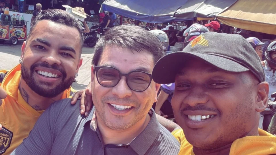 Gente como a gente? Jogadores do Amazonas almoçam em feira na zona Leste de Manaus; veja