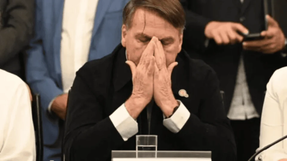 Bolsonaro critica Meta por travar funções no Instagram