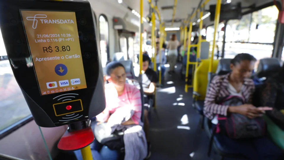 Ônibus no DF aceitarão cartões de crédito a partir de 1° de Julho