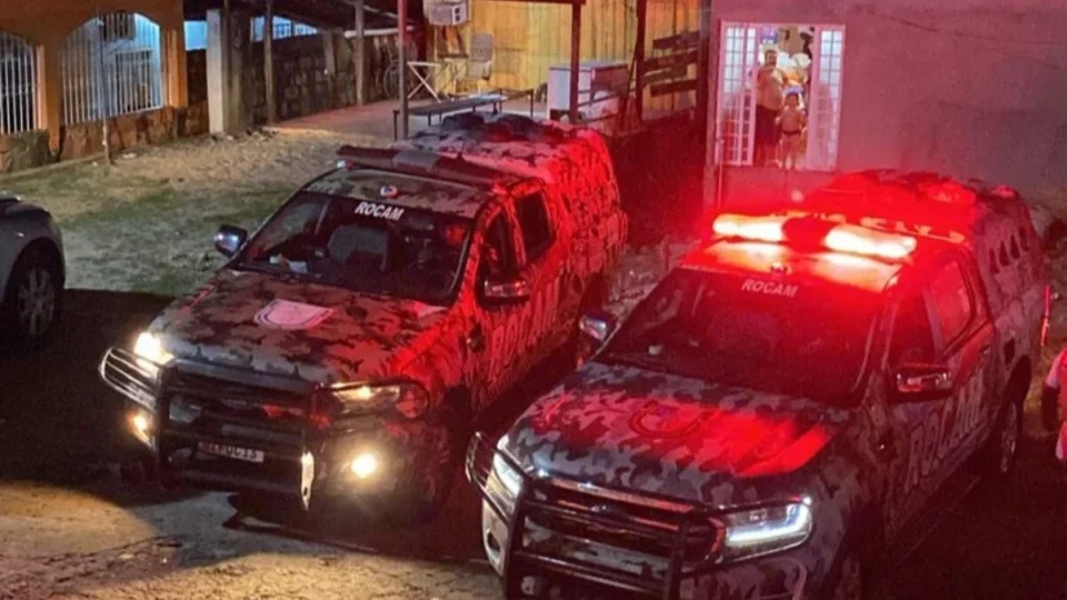 Criminosos invadem clube de tiros e roubam 30 armas em Manaus