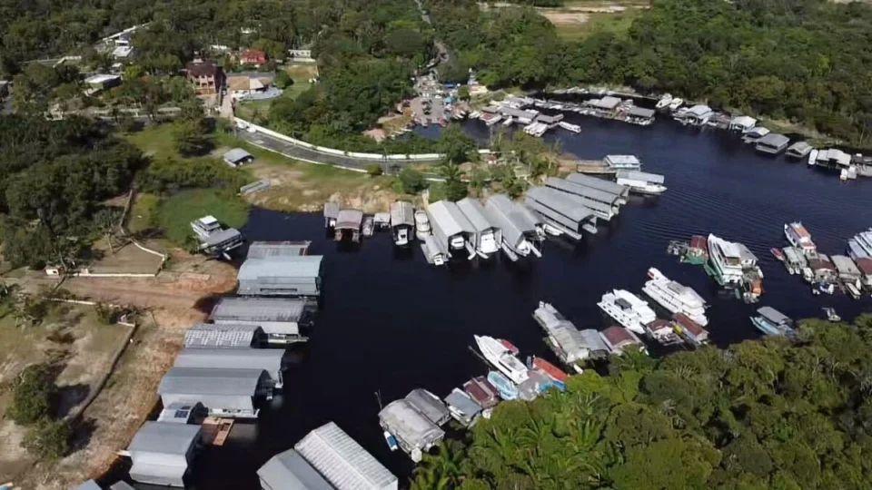 Decisão da justiça garante permanência de flutuantes no Tarumã