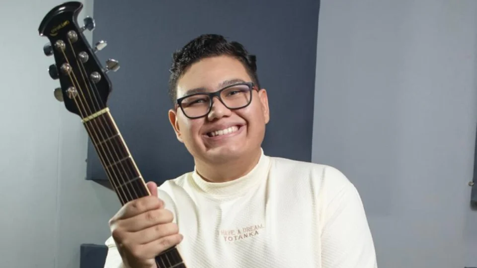Dia do Orgulho Autista: cantor com TEA lança música para celebrar a data