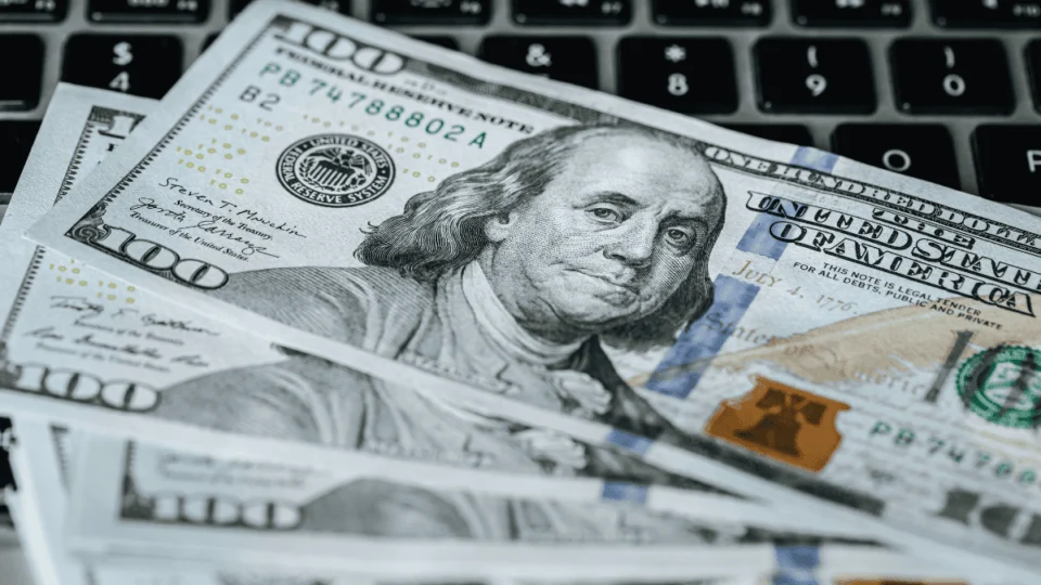 Dólar sobe para R$ 5,29 e atinge maior valor desde janeiro de 2023