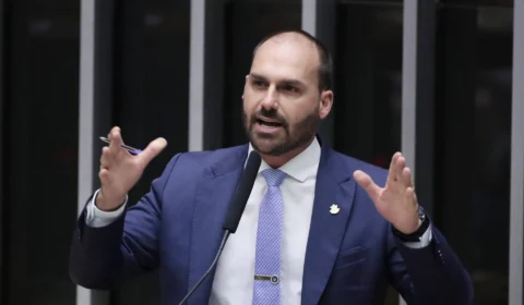 Eduardo Bolsonaro ironiza: ‘Trump precisa de mim financeiramente’
