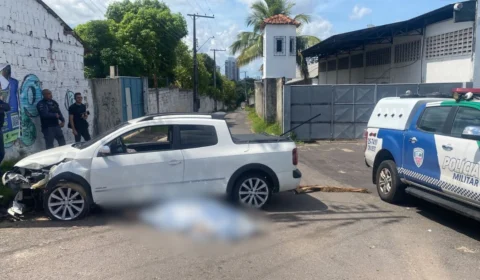 Empresário passa mal no volante e morre ao colidir em poste em Manaus