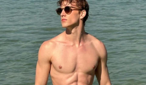 Ex-galã da Globo assume namoro com modelo 40 anos mais novo