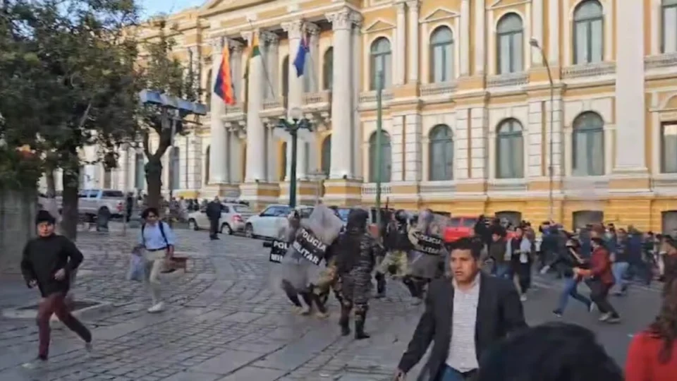 Golpe: chefe do Exército da Bolívia ordena que tropas voltem aos quartéis