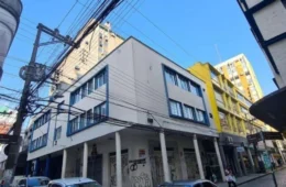 Homem cai do 4º andar enquanto arrumava ar-condicionado em SC