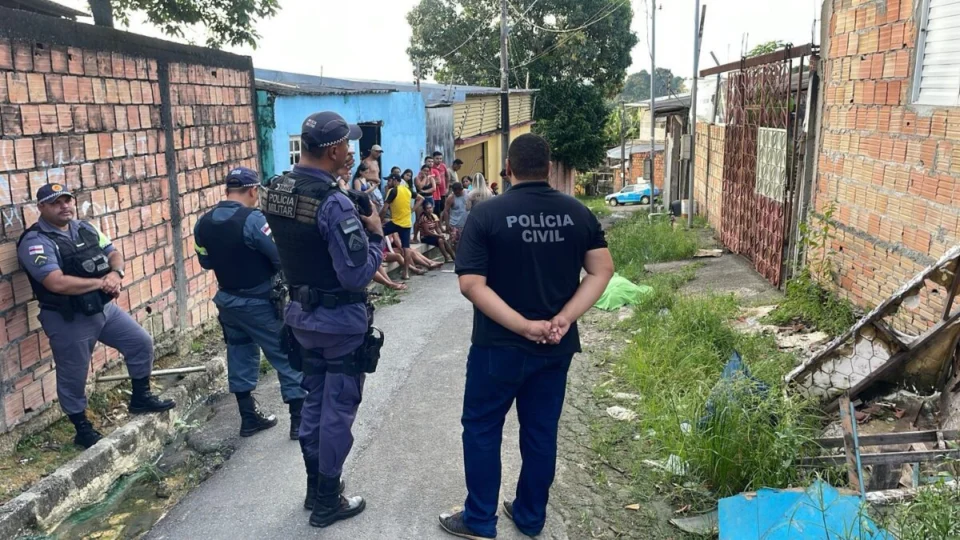 VÍDEO: homem é executado a tiros por criminosos em Manaus