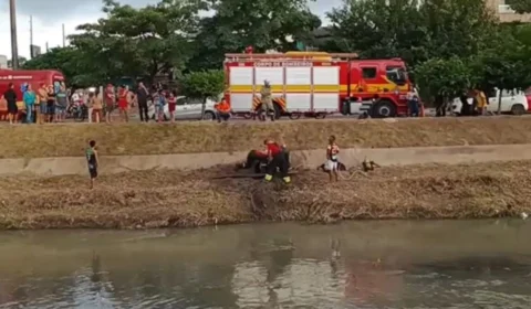 VÍDEO: Idoso preso em bueiro recusa resgate dos bombeiros em Manaus