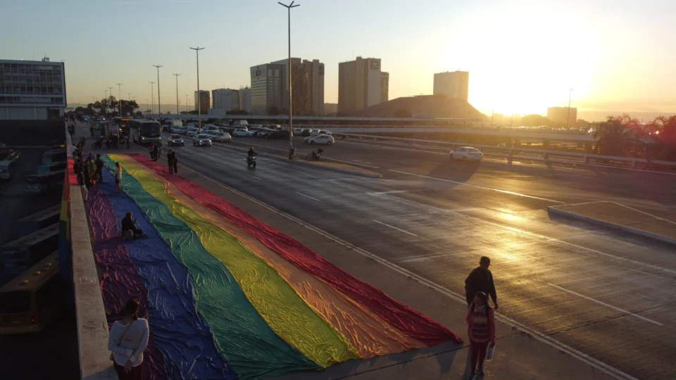 Brasília colorida no dia do Orgulho LGBTQIA+; veja como foi a celebração