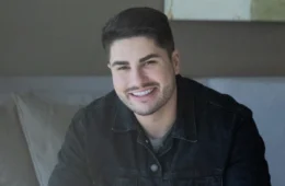 Lucas Souza é hospitalizado após intimidade com outro homem ser exposta