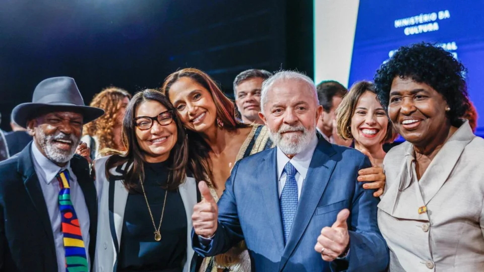 Lula critica uso de cinema e novela para ensinar ‘putaria’